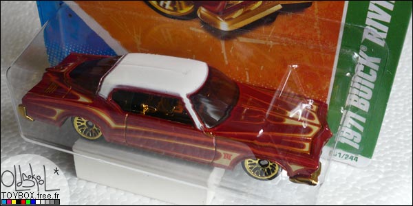Hot Wheels Treasure Hunt '71 Buick Riviera